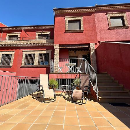 Casa Grande De Tres Plantas Con Parking Gratis Villa Linares  Exterior photo