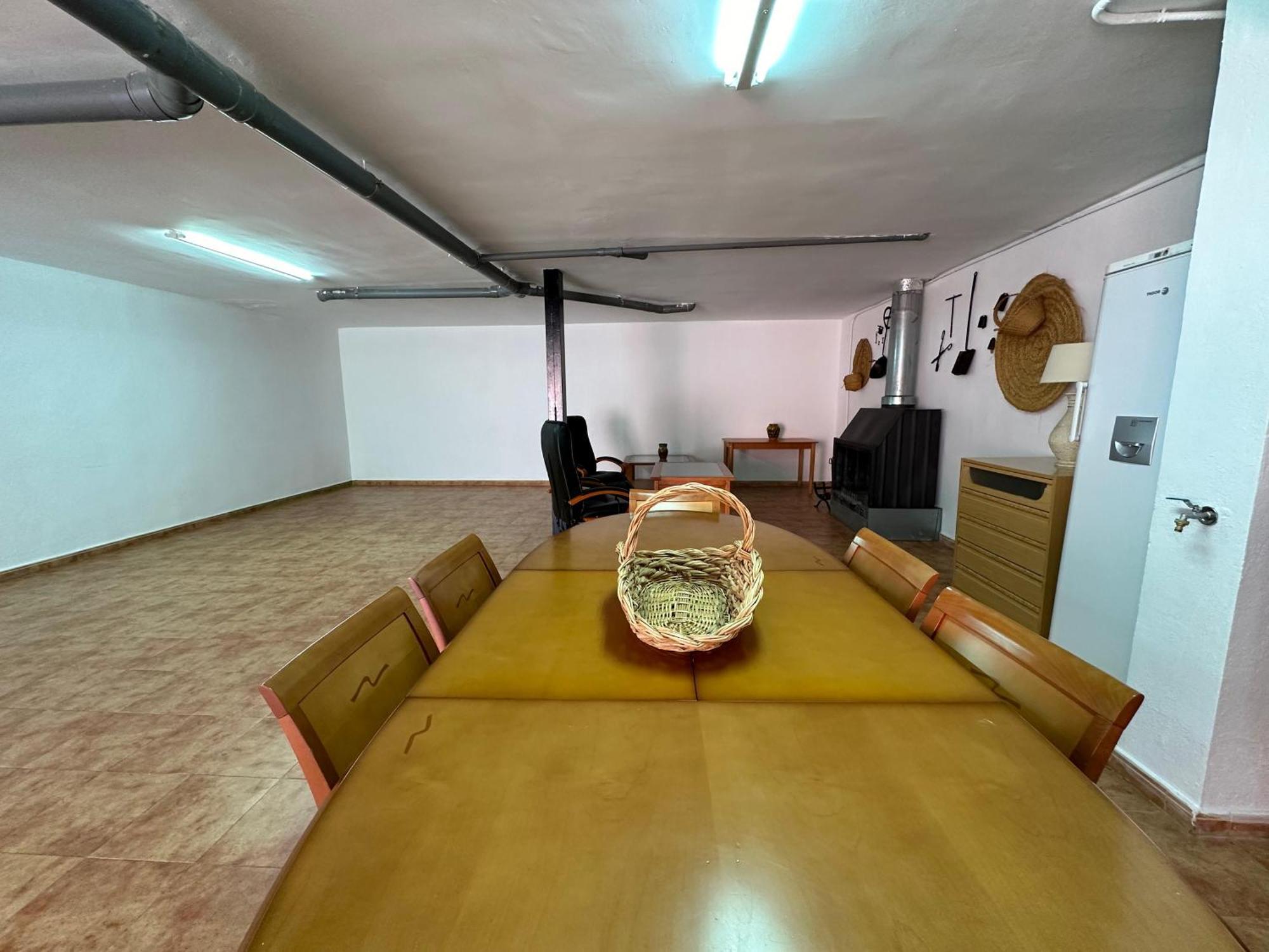 Casa Grande De Tres Plantas Con Parking Gratis Villa Linares  Exterior photo