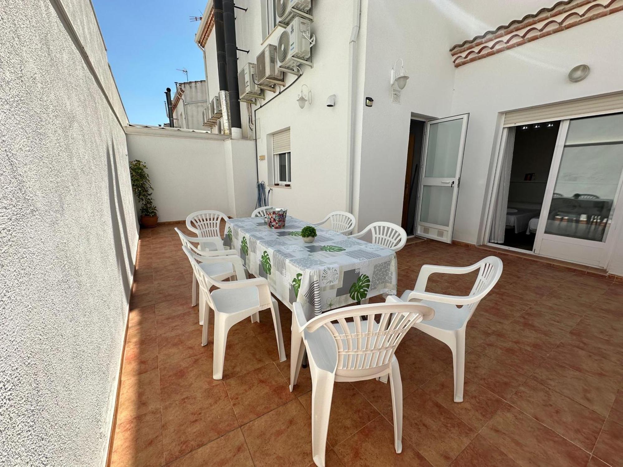 Casa Grande De Tres Plantas Con Parking Gratis Villa Linares  Exterior photo